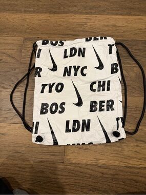 Nike White & Black City Print Drawstring Bag
